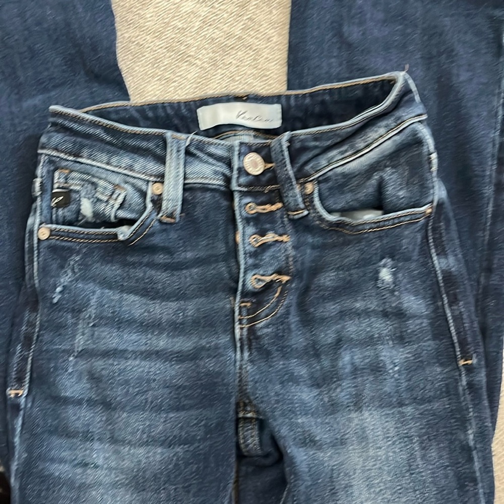 KanCan jeans from Buckle. Size 0, in excellent condition, hardly worn.